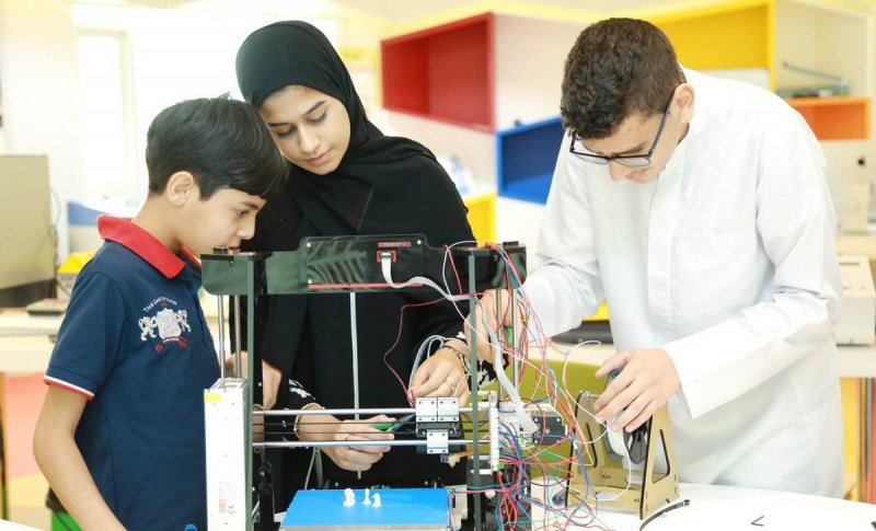 الذكاء الاصطناعي (Artificial Intelligence)  ودوره في تعزيز التعلم الذكي .